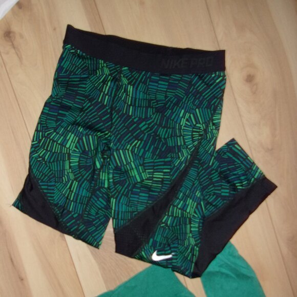 NIKE size medium womens work out pants gym yoga leggings athletic capris green - Picture 1 of 6